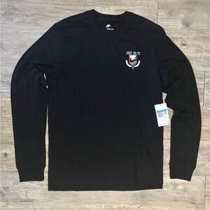 Nike Sportswear Men's Long Sleeve T-Shirt, Size Medium